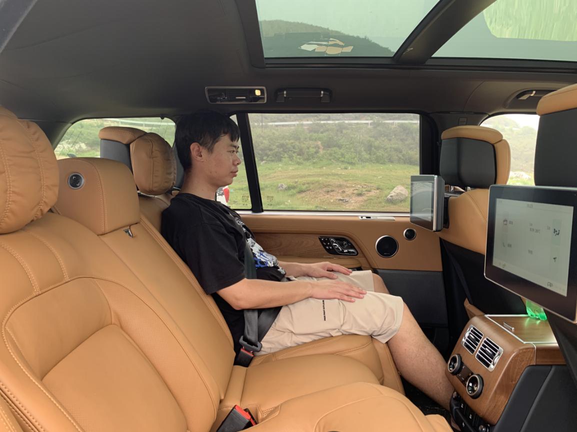 全新路虎揽胜巅峰创世加长版试驾,试驾路虎揽胜创世加长版2024款