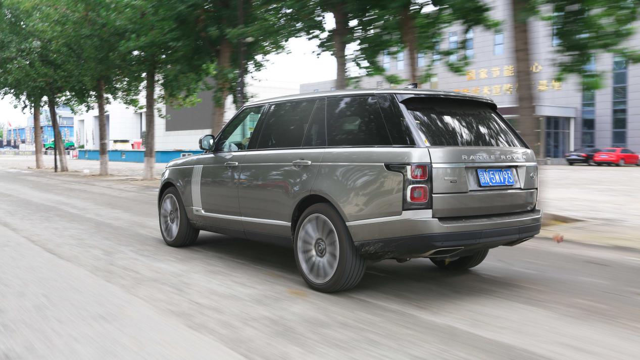 全新路虎揽胜巅峰创世加长版试驾,试驾路虎揽胜创世加长版2024款