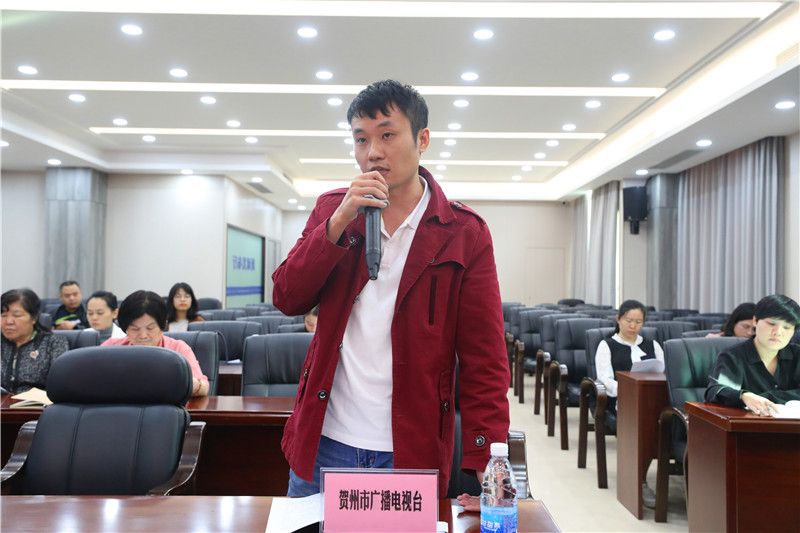 10月23日贺州市召开关爱青少年和妇女儿童工作新闻发布会