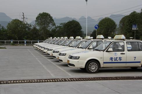 桂林驾校科目二三四七天过,桂林驾考科目二绿色通道
