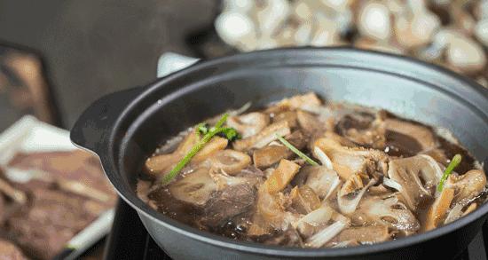 厨房老司机的秘诀!热的均匀、煮肉易烂、炖菜入味的高颜值砂锅,一锅带你重温儿时美味