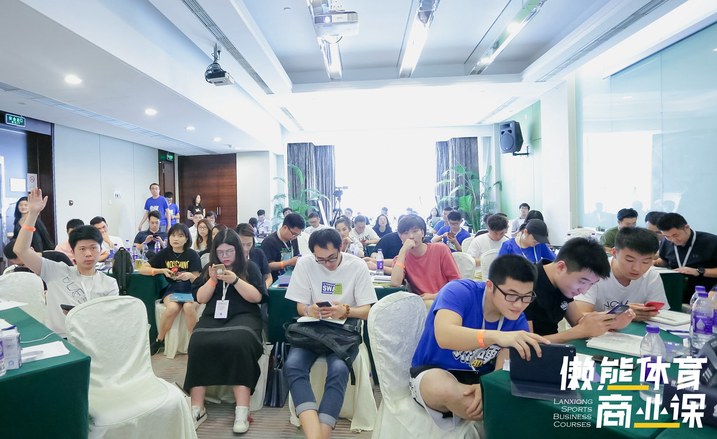 健身房困顿的一年，这名26岁私教却决定逆势创业