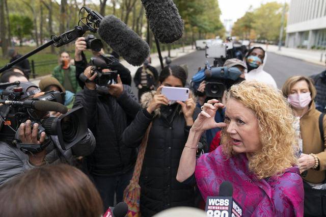 美国性*教邪**首领获刑120年，受害者：他希望我像一块肉那样赤裸