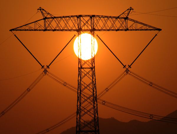 嘉兴在线丨「生活经济学」为什么笔记本电脑能在任何国家的供电标准下运作,其他大部分电器却不能?