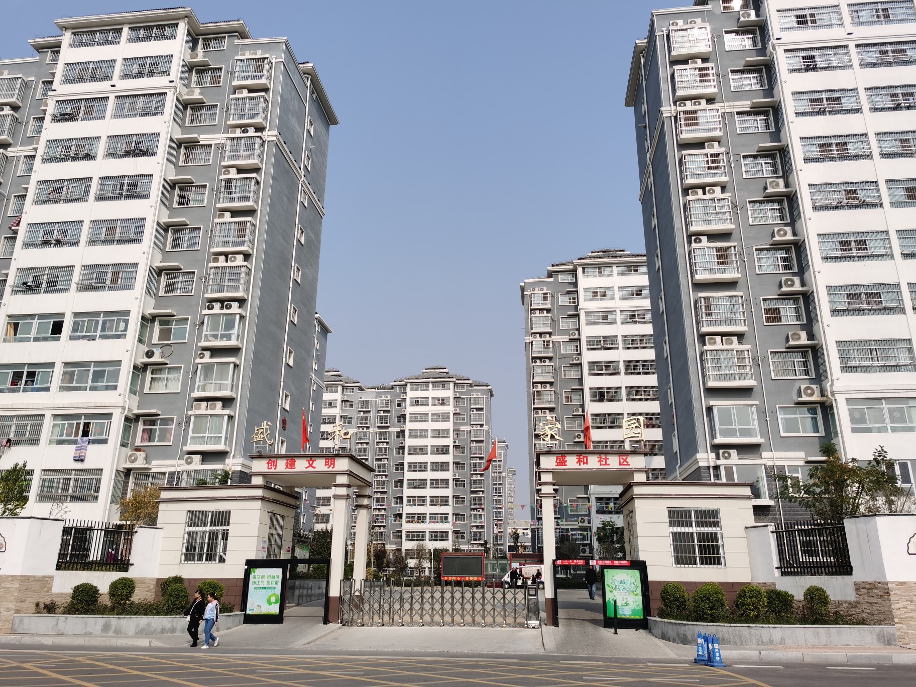 搬迁群众安居乐业,易地扶贫搬迁搬出群众幸福感