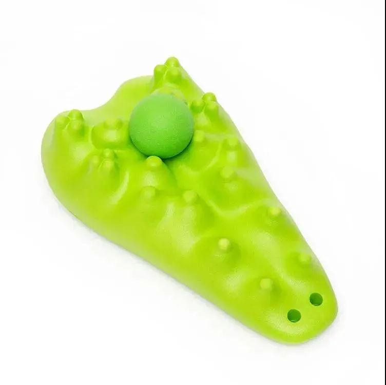 颈椎牵引器锻炼老人,每天30分钟颈椎牵引器