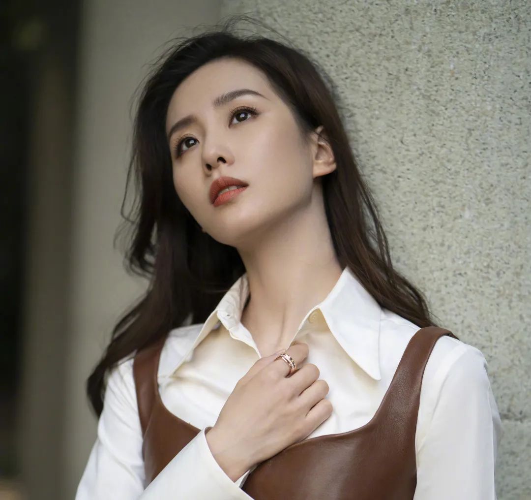 刘诗诗最近穿的皮衣变装,刘诗诗机车皮衣穿搭