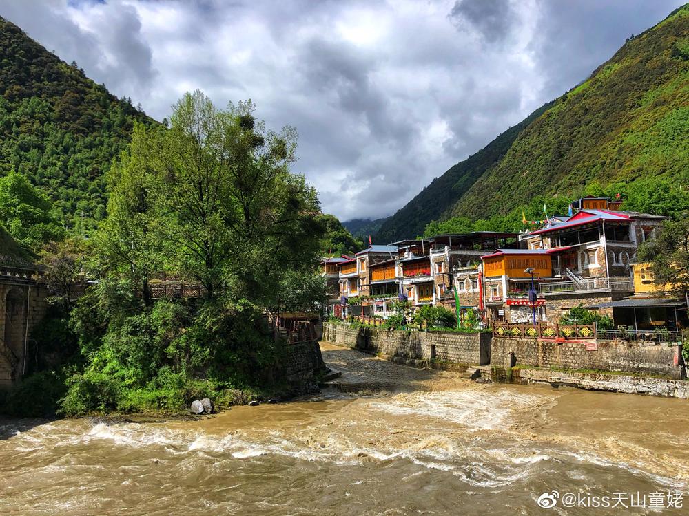 “云上高速”来了！成都5.5小时飙拢青海，沿线一大波“神仙”景点，每站都是大美风光片