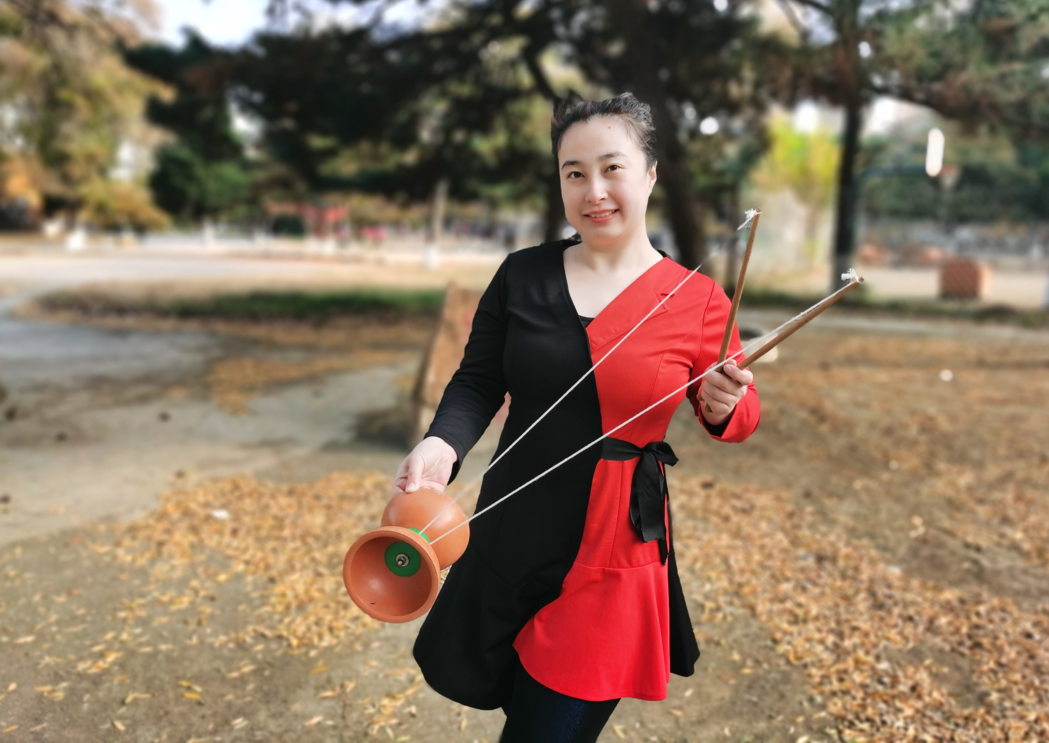 花样空竹500种,300名老人花样抖空竹