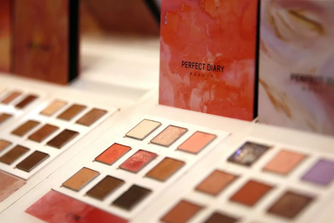 同样是在烧钱，为什么没人说完美日记像瑞幸？