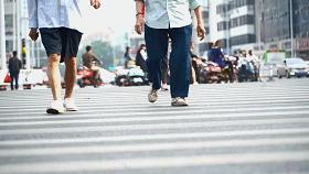 原来养老还可以这么“潮”！百岁老人体验康养新风尚