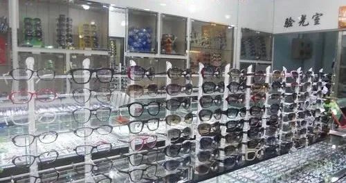 怎么看待眼镜暴利,一副眼镜的暴利模式