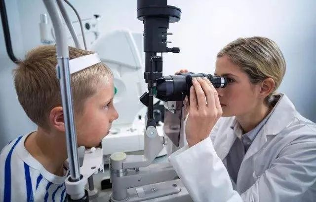 怎么看待眼镜暴利,一副眼镜的暴利模式