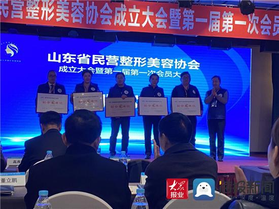 淄博向东整形,淄博向东整形有几个专家