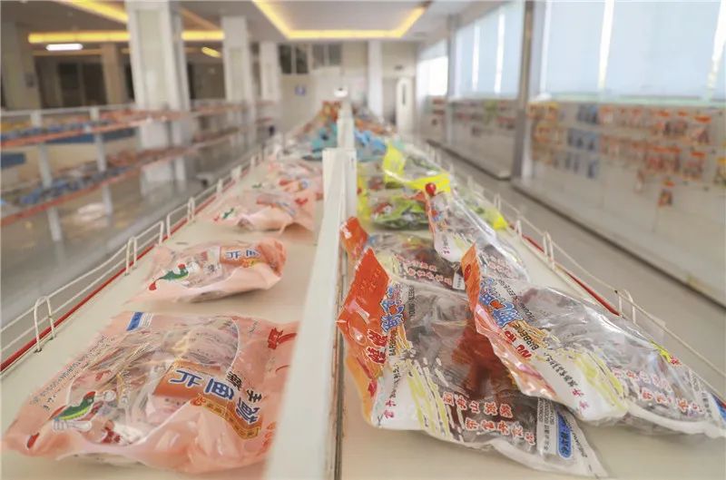 舟山最好吃的烤鱿鱼丝,烧烤鱿鱼虾脆卷零食加工厂