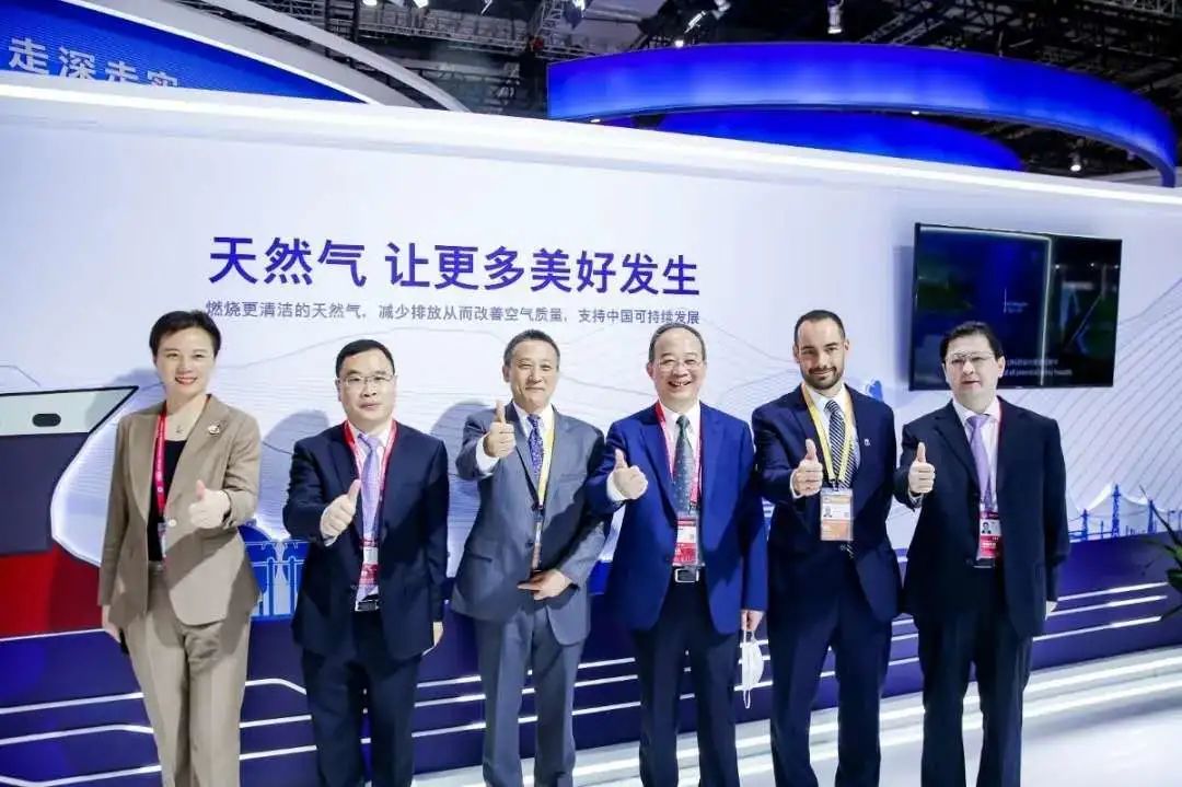 参展闵行企业有啥亮点?跟着区领导逛进博就知道了