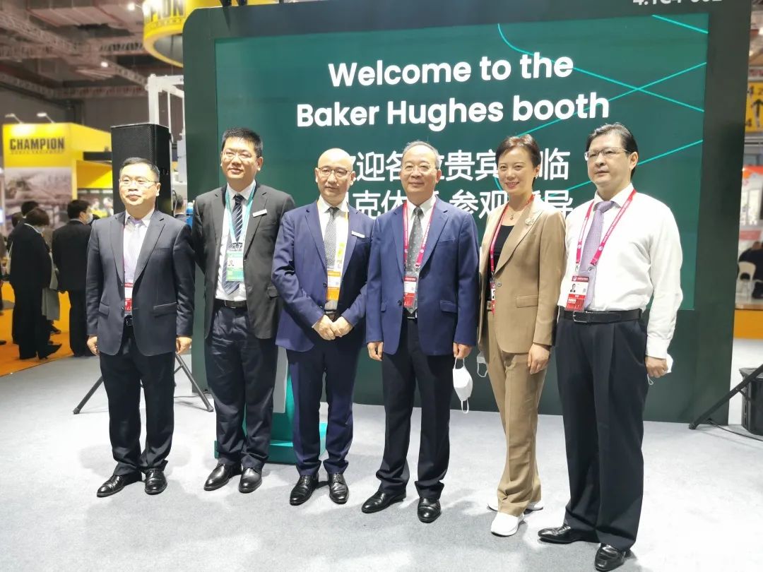 参展闵行企业有啥亮点?跟着区领导逛进博就知道了