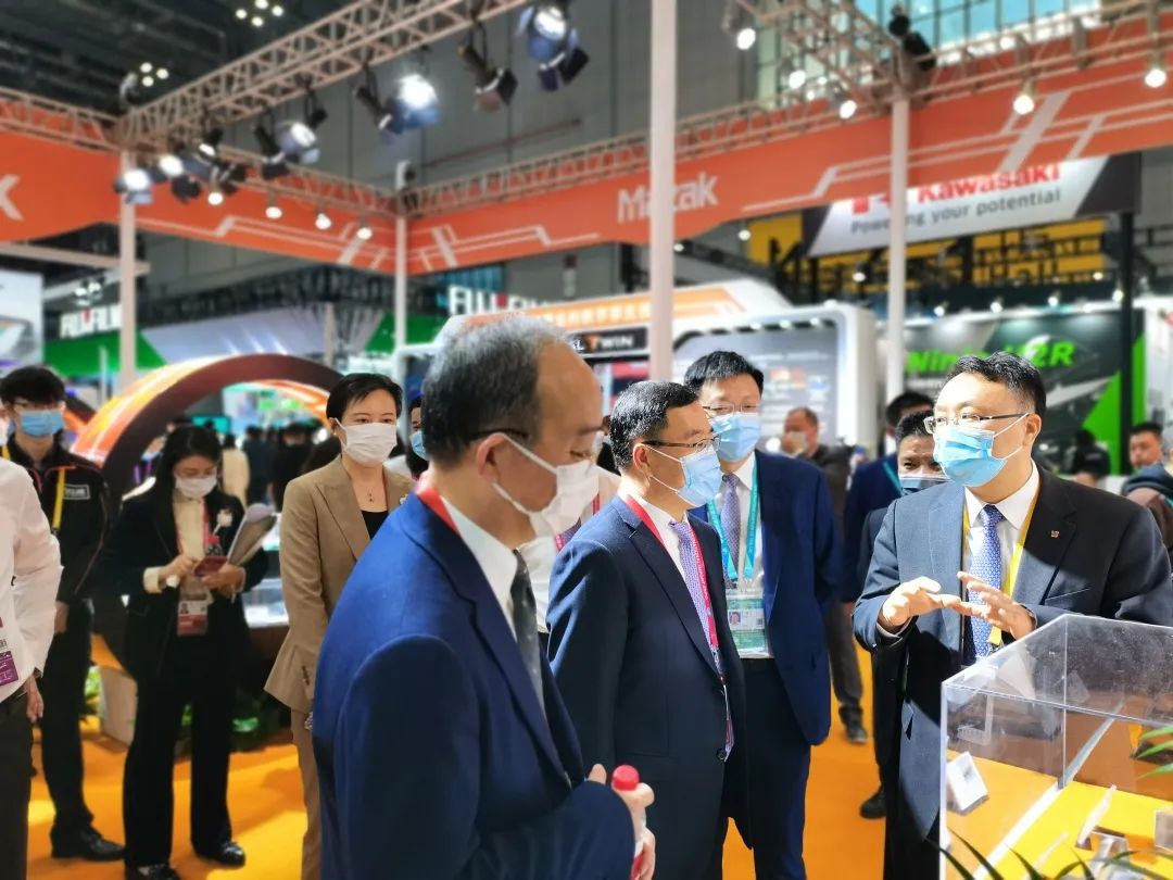 参展闵行企业有啥亮点?跟着区领导逛进博就知道了