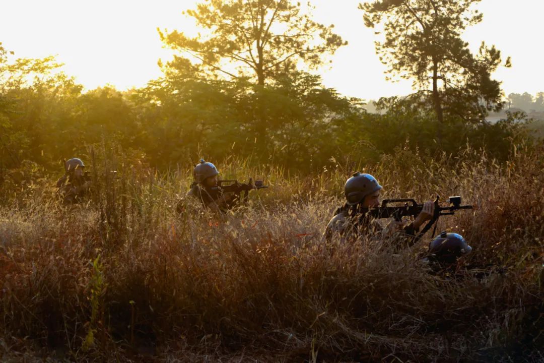 閲嶈繑涓夌晫,閫佸埆涓夌晫