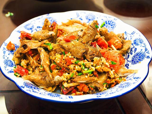 烟雨入江南山水如墨染下一句,烟雨入江南山水如墨染出自哪首歌