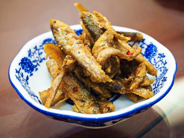 烟雨入江南山水如墨染下一句,烟雨入江南山水如墨染出自哪首歌