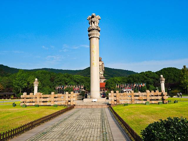 烟雨入江南山水如墨染下一句,烟雨入江南山水如墨染出自哪首歌