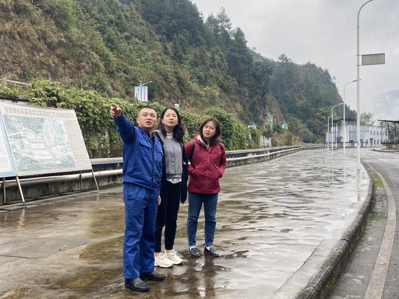 *共中**贵州省委*党**校经济学部主任邸晶鑫一行来遵钛集团调研