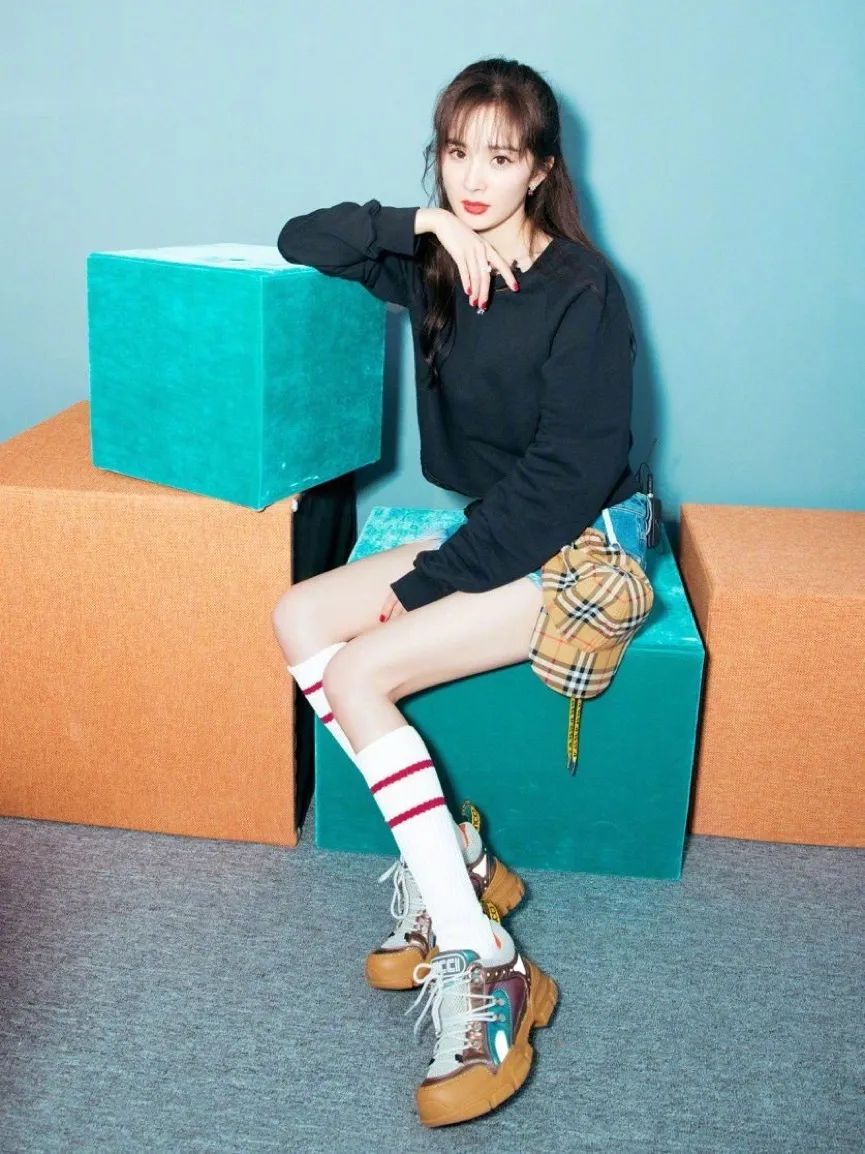 杨幂和杨颖的同款鞋,杨幂和baby同款鞋