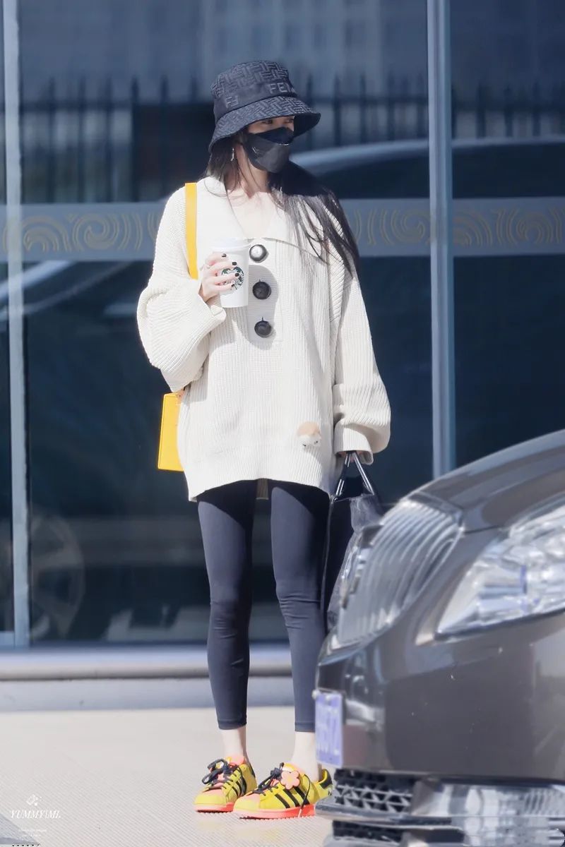 杨幂和杨颖的同款鞋,杨幂和baby同款鞋