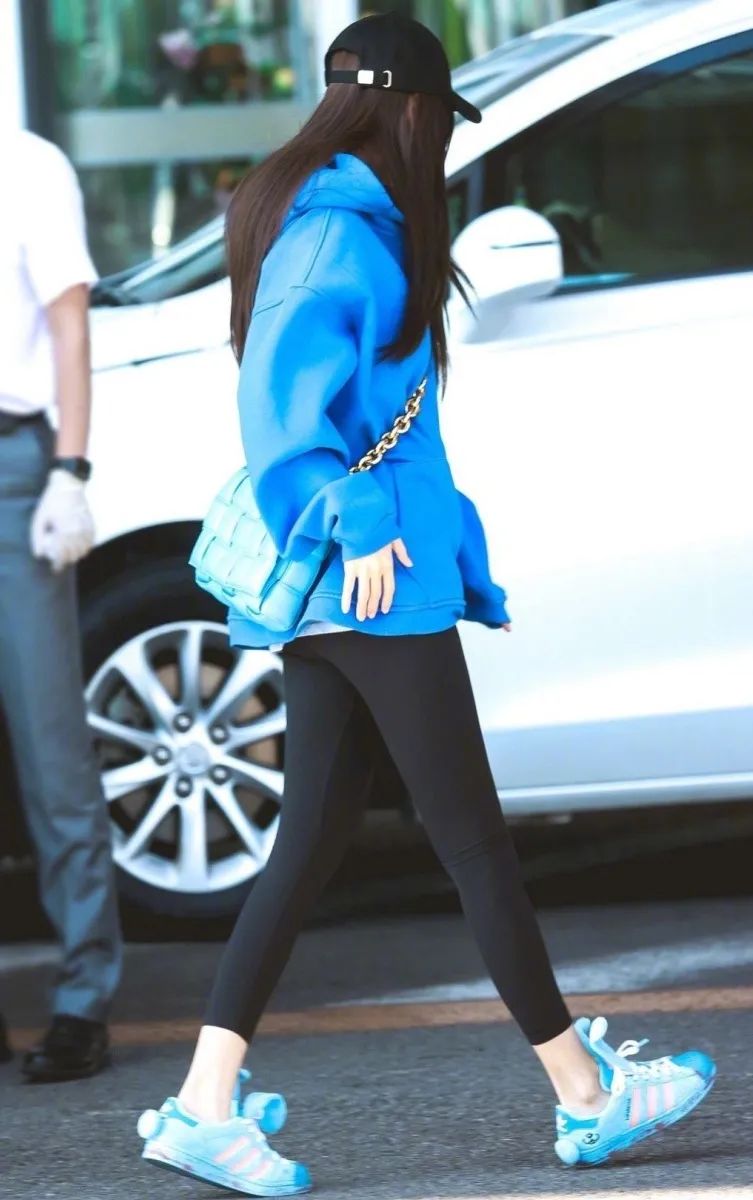 杨幂和杨颖的同款鞋,杨幂和baby同款鞋