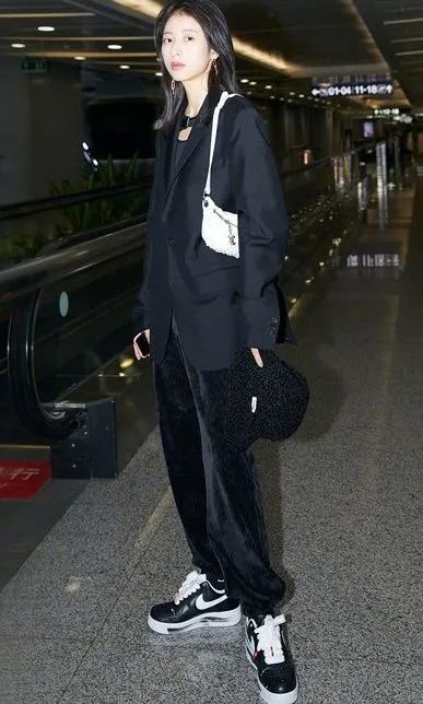 杨幂和杨颖的同款鞋,杨幂和baby同款鞋