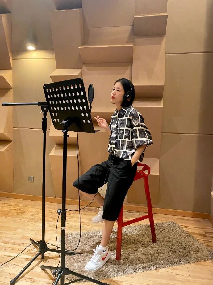 杨幂和杨颖的同款鞋,杨幂和baby同款鞋