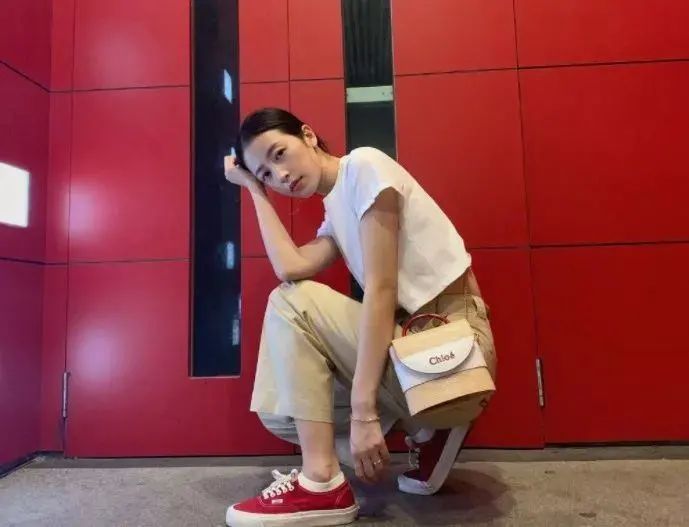 杨幂和杨颖的同款鞋,杨幂和baby同款鞋