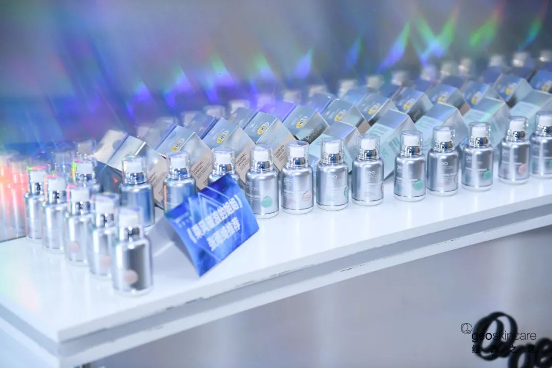 绾借タ涔嬭皽钀ラ攢杩囩▼,绾借タ涔嬭皽钀ラ攢