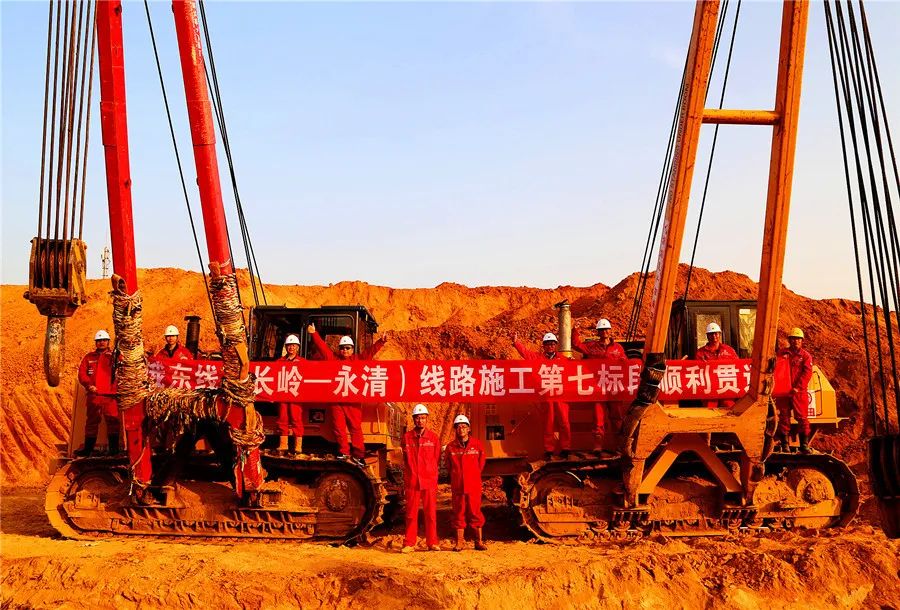 最难掘进隧道贯通图片,最难掘进隧道历时12年贯通