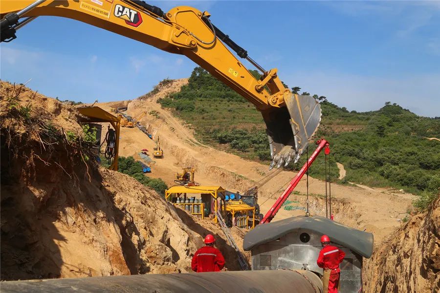 最难掘进隧道贯通图片,最难掘进隧道历时12年贯通