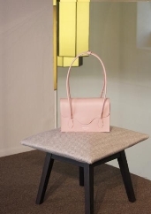 来自意大利品牌YESESTUDIO的最美腋下包,你还没入手吗?