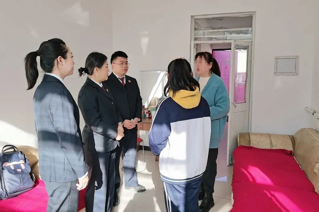 用爱心传递温暖用真情点燃希望,检察温度暖人心