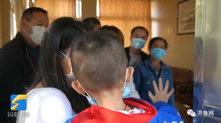 3岁患癌晚期男童见服刑爸爸,3岁患癌男孩与服刑爸爸见面