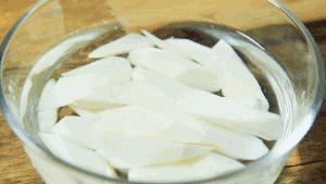 山药去皮一根筷子就能搞定，手不粘也不痒，简单又快