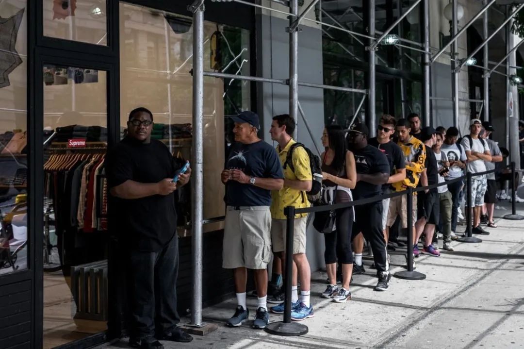 supreme被vf收购,supreme在潮牌里什么地位