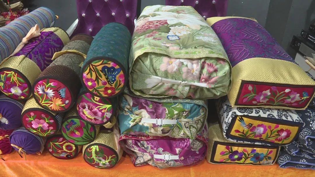 线上线下双渠道开展,线上线下双渠道融合