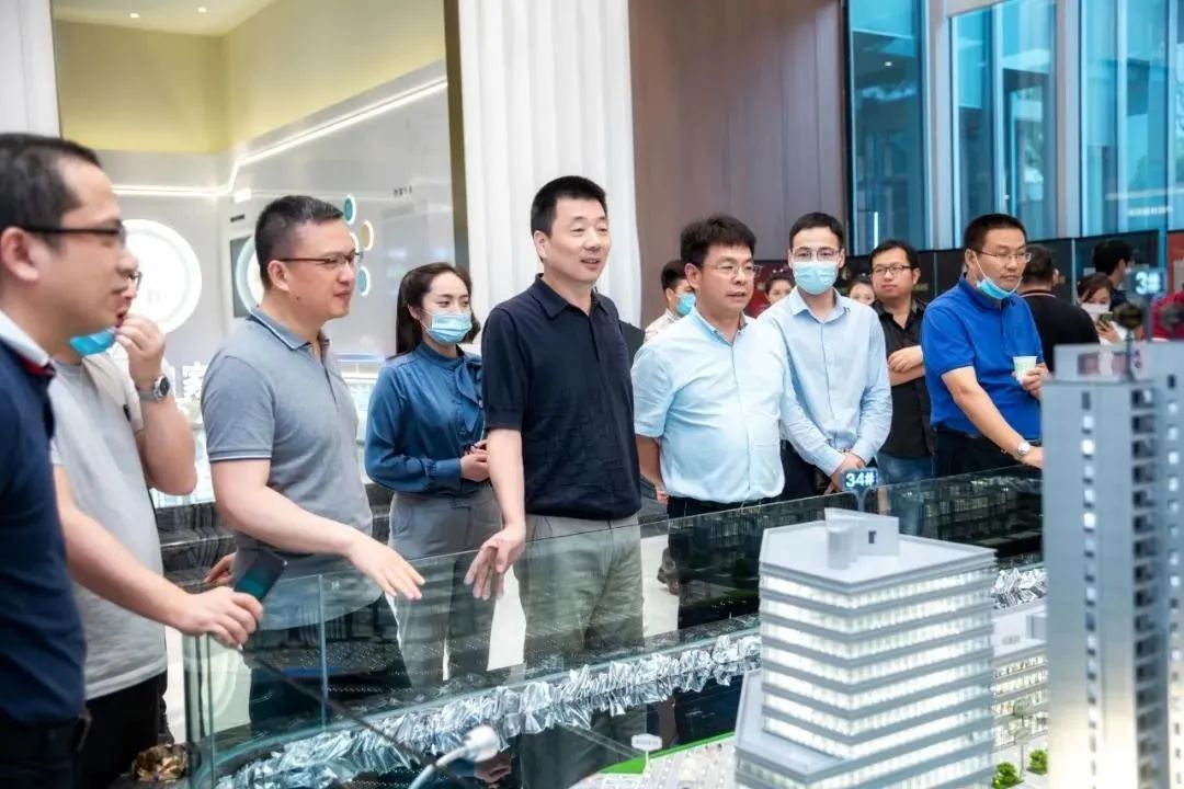 豪掷7亿接盘烂尾6年项目华鸿嘉信急速扩张冲击千亿目标