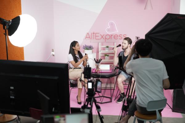 天猫双11超2000亿a股消费爆发,双循环扩大消费