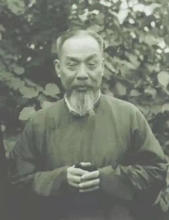 被毛*东泽**称为“国宝”!140年,这位史学宗师的名字依旧闪耀!