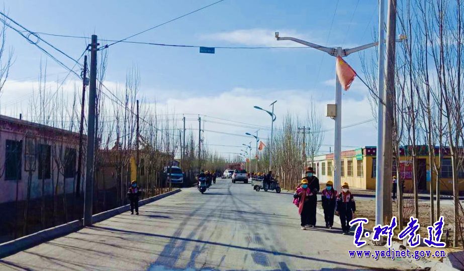 曲麻莱县：绿了牧场，富了移民