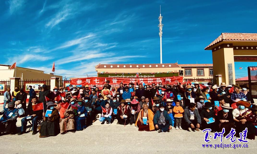 曲麻莱县：绿了牧场，富了移民