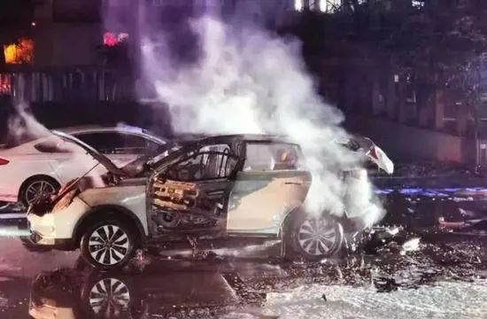 绿色粉色防冻液能混加吗,蓝色和绿色防冻液能一起用吗