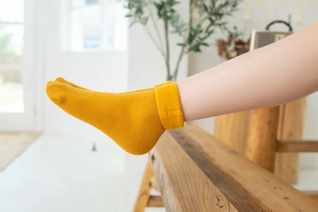 踩在脚下的暖宝宝？穿上1秒暖5℃的雪地袜，循环锁温，透气不臭脚