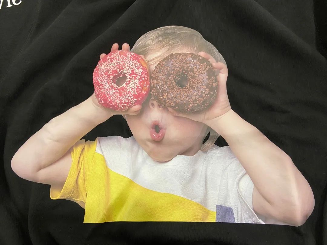 鉴别衣服是不是正品,看标辨别衣服正反面